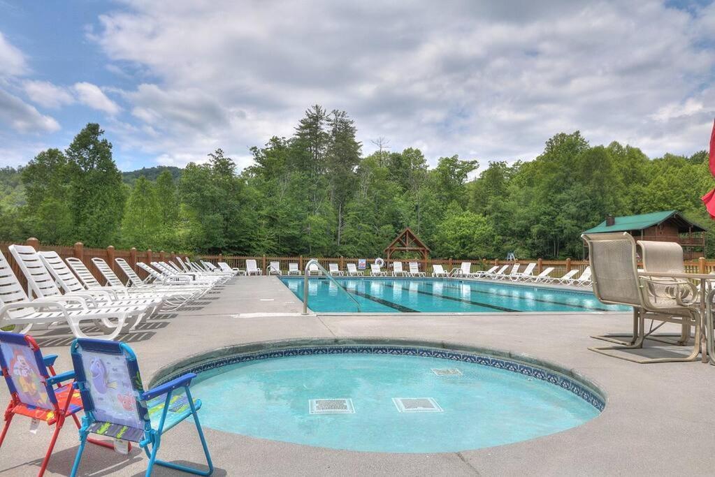 The Moondance Cabin By Lightfoot Stays Vacation Rentals Sevierville Eksteriør billede